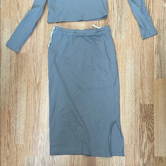 H&M Ribbed Two-Piece Set - Picture 2 of 4